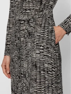 Boss Vestito Chemisier C_Delkas 50445575 Nero Slim Fit -Offerta economica Guess || Calvin Klein Jeans || Vero Moda boss vestito chemisier c delkas 50445575 multicolore slim fit 3