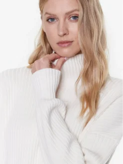 Calvin Klein Jeans Vestito Di Maglia J20J220359 Bianco Regular Fit -Offerta economica Guess || Calvin Klein Jeans || Vero Moda calvin klein jeans vestito di maglia j20j220359 bianco regular fit 3