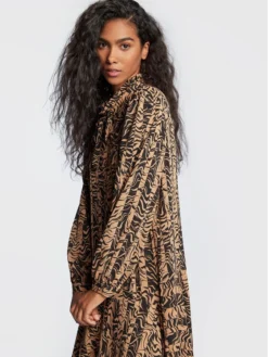 Hugo Vestito Da Giorno Kandras1 50476651 Marrone Regular Fit 8 Hugo Vestito Da Giorno Kandras1 50476651 Marrone Regular Fit -Offerta economica Guess || Calvin Klein Jeans || Vero Moda hugo vestito da giorno kandras1 50476651 marrone regular fit 3