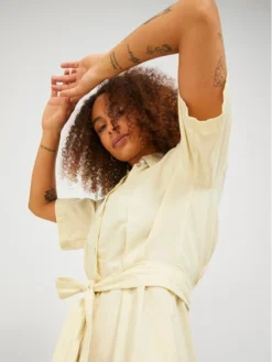 JJXX Vestito Chemisier 12225266 Beige Regular Fit -Offerta economica Guess || Calvin Klein Jeans || Vero Moda jjxx vestito chemisier 12225266 beige regular fit 1