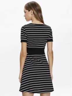 LTB Vestito Da Giorno Famege 83000 6089 Nero Slim Fit -Offerta economica Guess || Calvin Klein Jeans || Vero Moda ltb vestito da giorno famege 83000 6089 nero slim fit 2