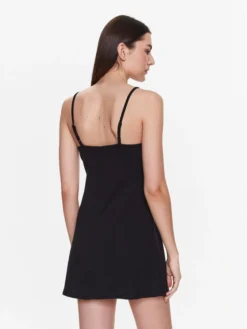 Vans Vestito Da Giorno Jessie VN0A5LME Nero Regular Fit -Offerta economica Guess || Calvin Klein Jeans || Vero Moda vans vestito da giorno jessie vn0a5lme nero regular fit 1 2