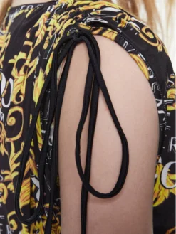 Versace Jeans Couture Vestito Da Giorno 74HAO921 Nero Slim Fit -Offerta economica Guess || Calvin Klein Jeans || Vero Moda versace jeans couture vestito da giorno 74hao921 nero slim fit 4